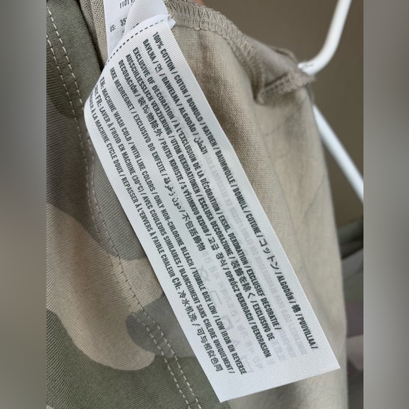 Hollister Long Sleeve Small Camo Shirt Excellent Condition Pink Lettering - Picture 7 of 12